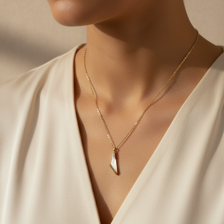 Elegant Anti-Tarnish Gold Necklace with Mother-of-Pearl Pendant – Perfect for Everyday Wear