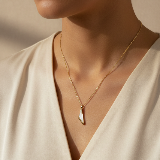 Elegant Anti-Tarnish Gold Necklace with Mother-of-Pearl Pendant – Perfect for Everyday Wear